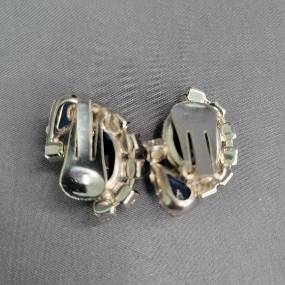 Juliana DE Blue AB Aurora Borealis Rhinestone Cabochon Clip On Earrings Vintage - Picture 7 of 8